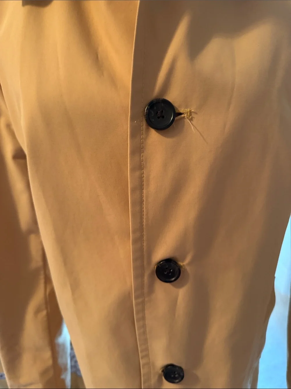 Banana Republic Khaki gold Trench Coat - Single-Breasted Dark buttons. Hook/eye